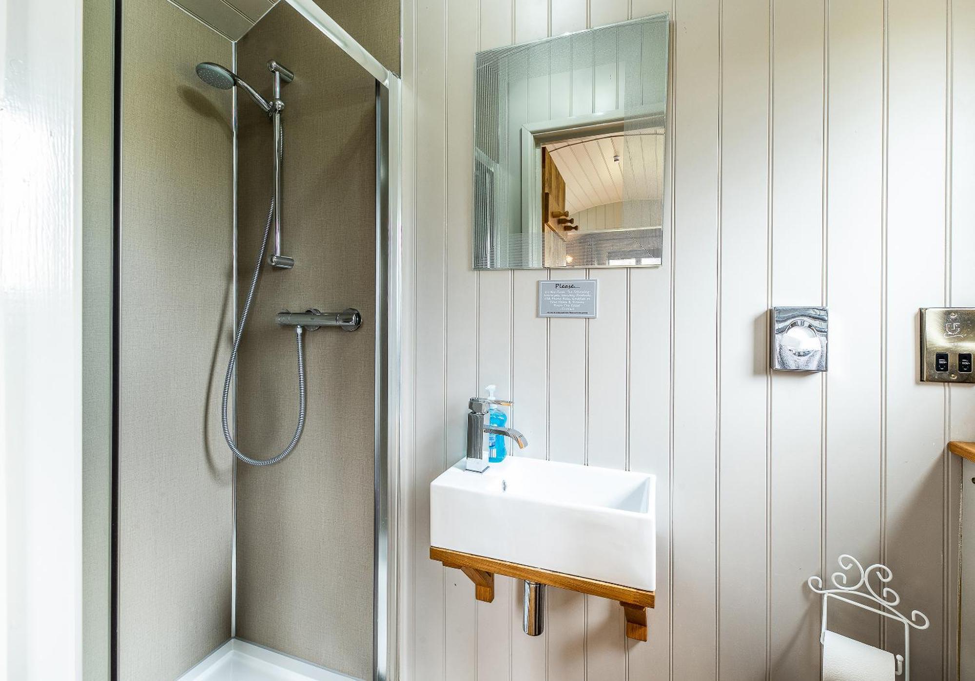 The Little John Petite Cosy Log Cabin - Sleeps 2, Great For Romantic Breaks, Couples, Single Guests, Near Sherwood Forest At Fairview Farm, Nottingham Set In 88 Acres Blidworth Bagian luar foto